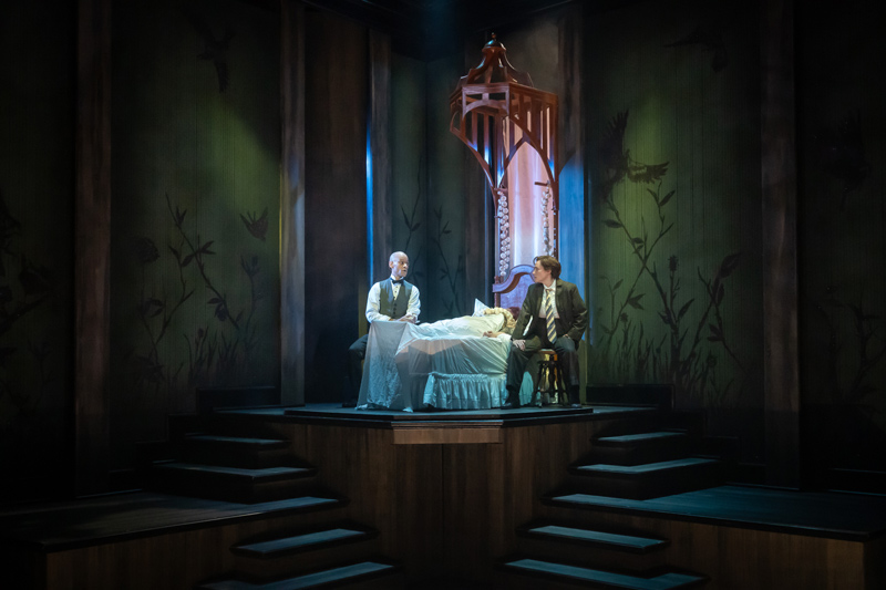 Dracula_1071 Cameron Ferguson, Elaine Elizabeth Clifford, and Vanessa Severo in KCRep's 2025 DRACULA